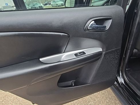 Used 2019 Dodge Journey SE w/ Premium Group image 27