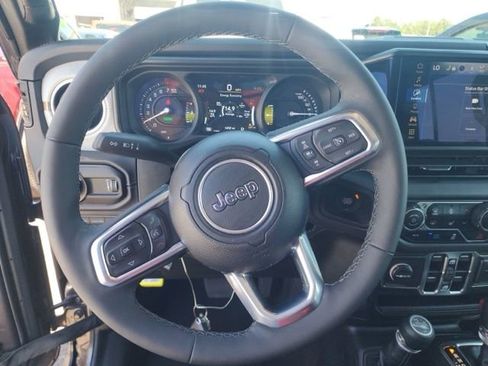 Used 2025 Jeep Wrangler Unlimited Sahara w/ Safety Group AWD/4WD image 11