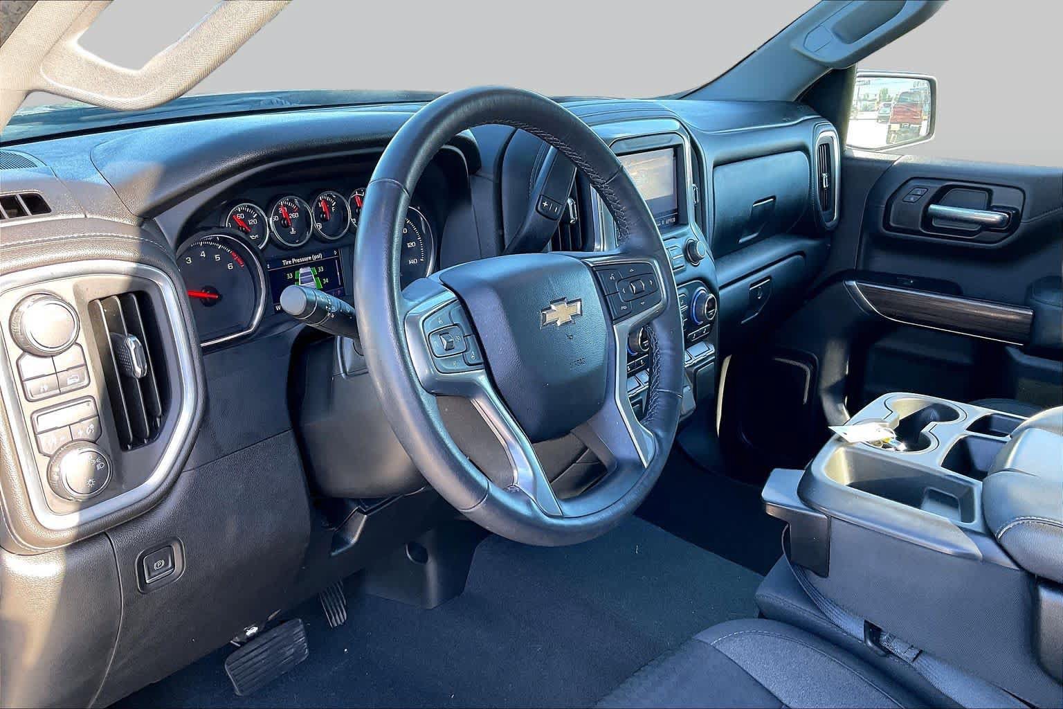 Used 2022 Chevrolet Silverado 1500 LT AWD/4WD image 17