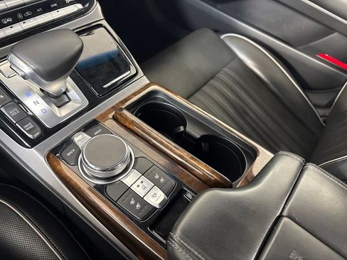 Used 2018 Genesis G90 3.3T Premium RWD image 36