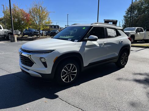 New 2026 Chevrolet TrailBlazer LT w/ LT Cold Weather Package FWD image 6