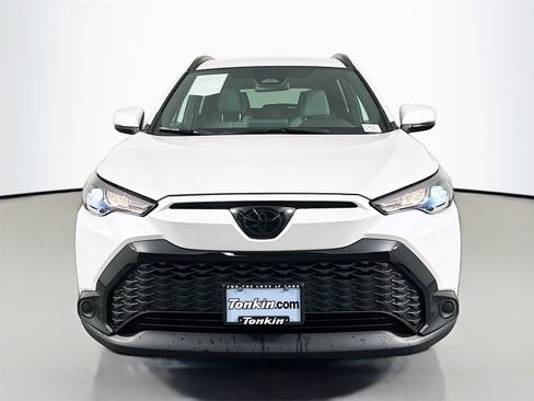 Certified 2024 Toyota Corolla Cross SE image 2