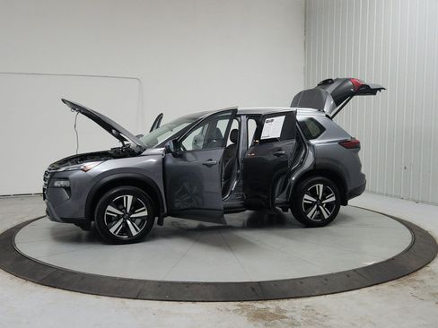 Used 2025 Nissan Rogue SL w/ SL Premium Package AWD/4WD image 13
