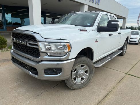Used 2023 RAM 2500 Tradesman AWD/4WD image 2
