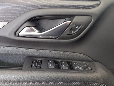 Used 2023 GMC Yukon XL Denali image 16