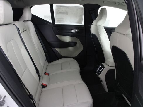 New 2026 Volvo XC40 B5 Plus w/ Protection Package Premier AWD/4WD image 11