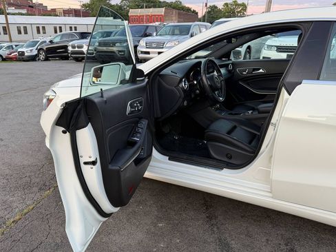 Used 2018 Mercedes-Benz CLA 250 image 14