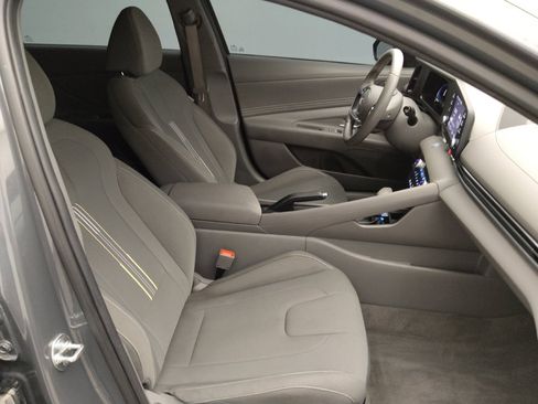 Used 2025 Hyundai Elantra Sport FWD image 21