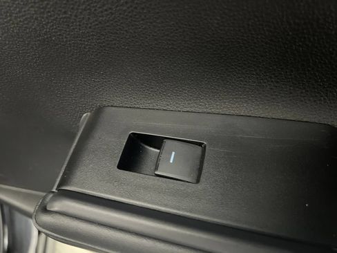 Used 2025 Toyota Highlander XLE FWD image 30