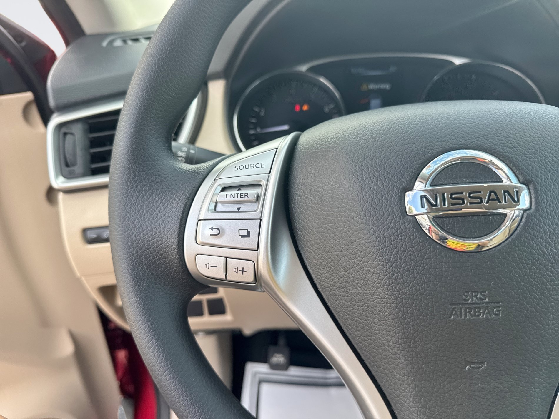 Used 2016 Nissan Rogue SV FWD image 23