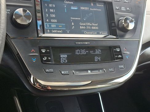 Used 2018 Toyota Avalon XLE Premium image 16