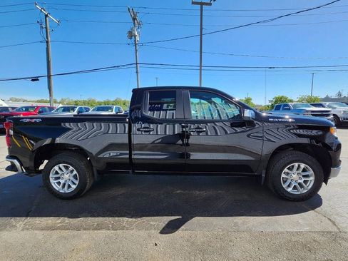 Used 2022 Chevrolet Silverado 1500 LT AWD/4WD image 6