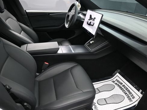 Used 2026 Tesla Model Y Long Range AWD/4WD image 29