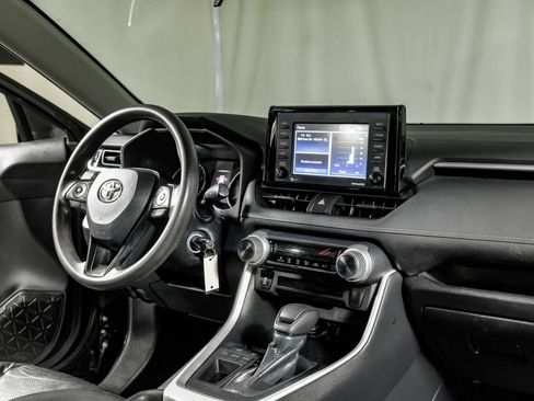 Used 2021 Toyota RAV4 LE FWD image 22