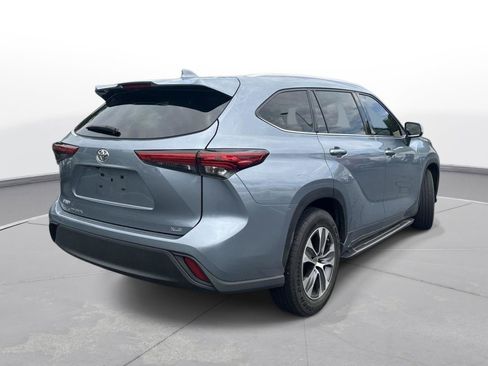 Used 2022 Toyota Highlander XLE FWD image 6