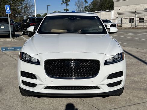Used 2020 Jaguar F-PACE Premium image 2
