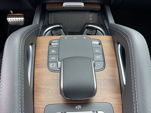 Used 2025 Mercedes-Benz GLS 580 4MATIC image 15