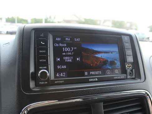 Used 2019 Dodge Grand Caravan SXT FWD image 20