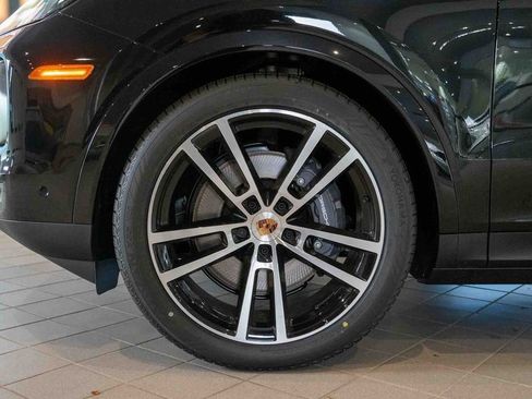 New 2025 Porsche Cayenne Coupe image 11