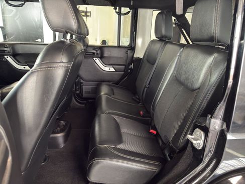 Used 2015 Jeep Wrangler Unlimited Sahara image 21
