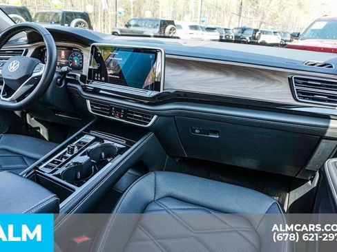 Used 2025 Volkswagen Atlas SE image 27