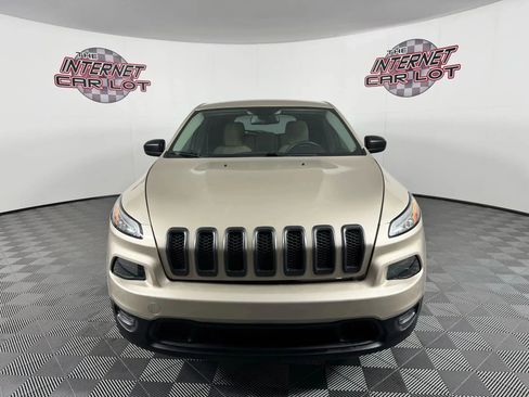 Used 2015 Jeep Cherokee Sport image 2