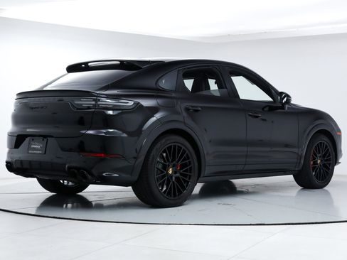 Used 2023 Porsche Cayenne GTS AWD/4WD image 5