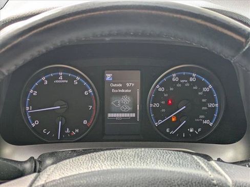 Used 2018 Toyota RAV4 XLE FWD image 11