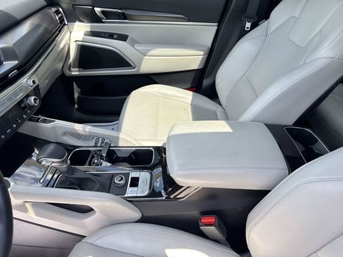 Used 2025 Kia Telluride S FWD image 21