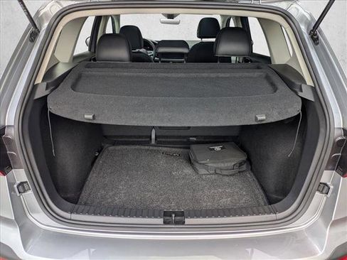 Used 2023 Volkswagen Taos SE w/ Panoramic Sunroof Package image 6