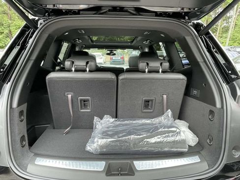 New 2025 Cadillac XT6 Luxury image 10