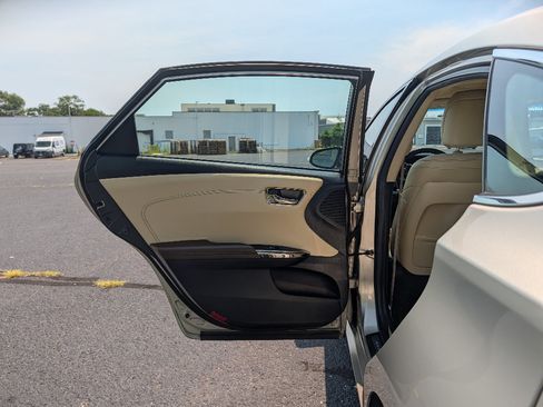 Used 2015 Toyota Avalon Limited FWD image 11