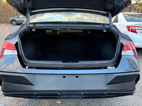 Used 2024 Hyundai Elantra SEL image 28