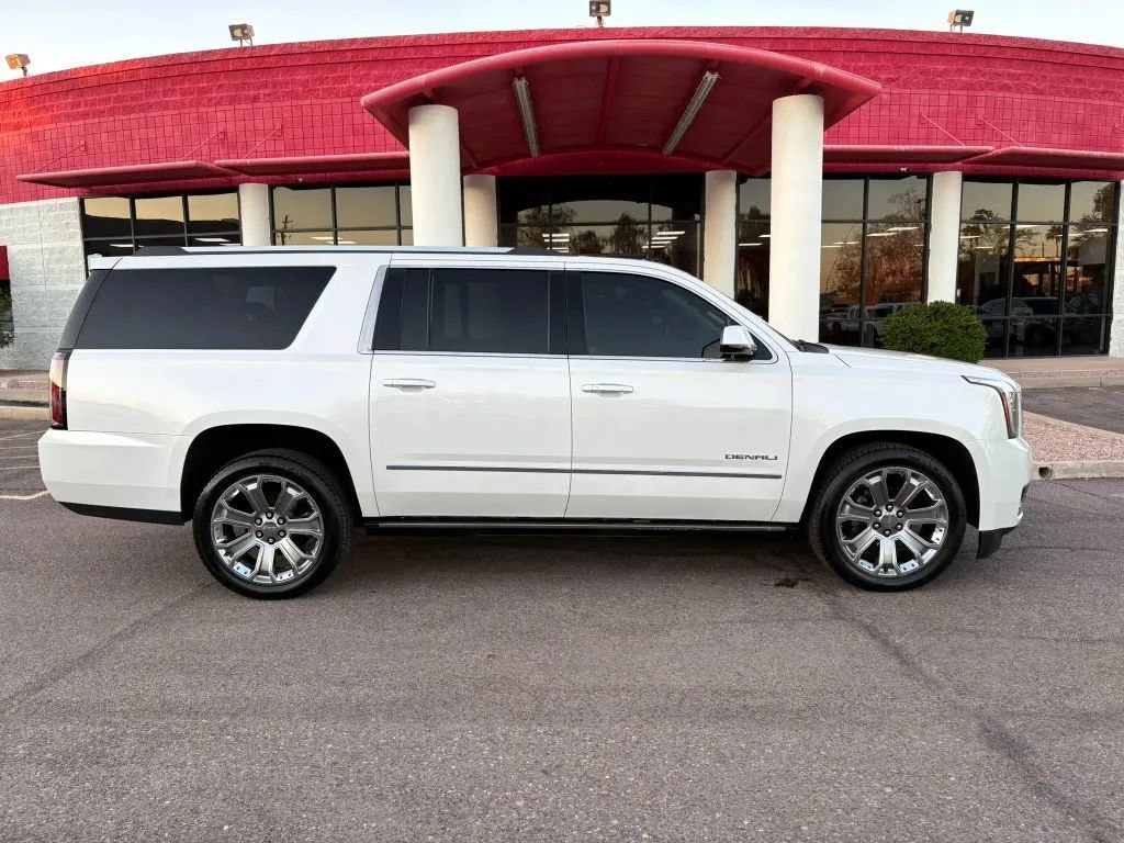 Used 2017 GMC Yukon XL Denali AWD/4WD image 5
