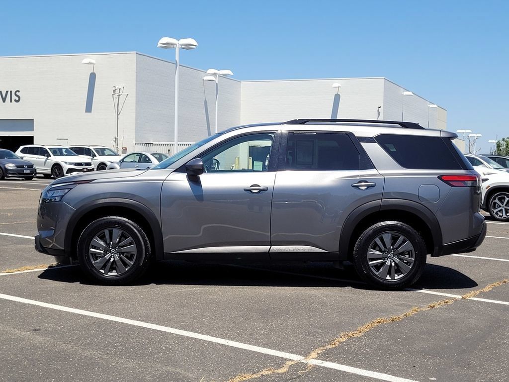 Used 2024 Nissan Pathfinder SV AWD/4WD image 9