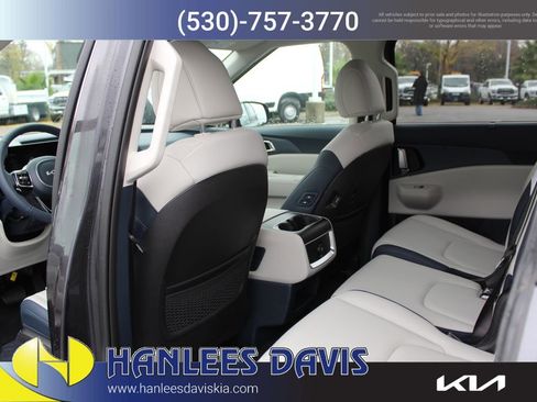 New 2026 Kia Carnival EX image 17