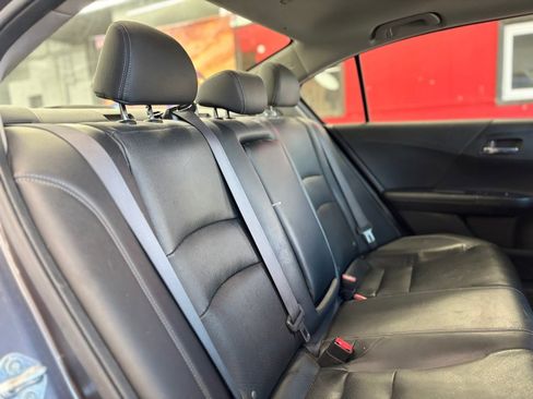 Used 2017 Honda Accord Touring image 17