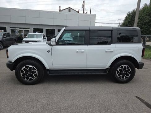 Used 2025 Ford Bronco Outer Banks AWD/4WD image 3