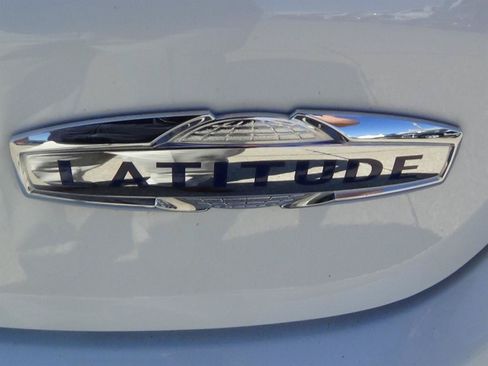 Certified 2025 Jeep Compass Latitude AWD/4WD image 11