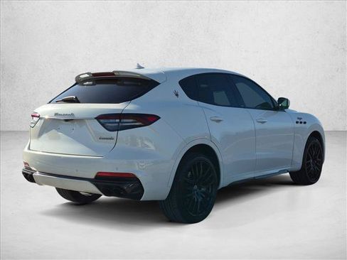 Used 2022 Maserati Levante Trofeo AWD/4WD image 5