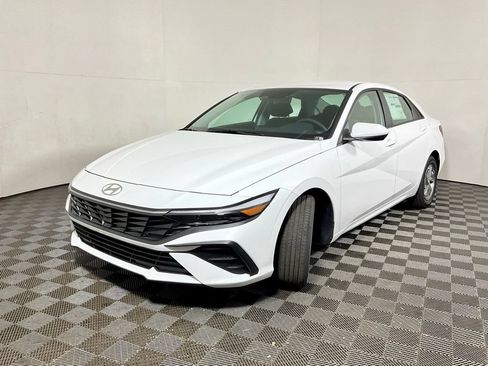 New 2026 Hyundai Elantra SE FWD image 9