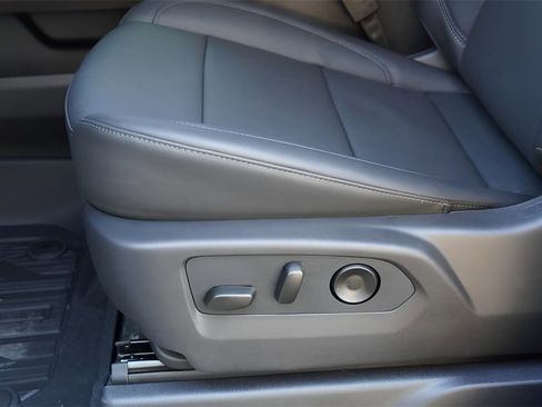 New 2026 GMC Sierra 1500 SLT image 17