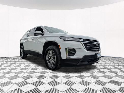 Used 2023 Chevrolet Traverse LT FWD image 14