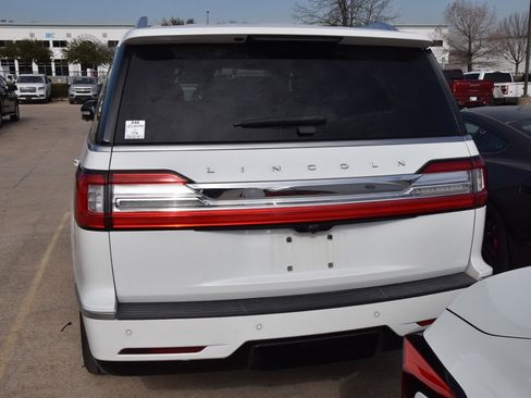 Used 2020 Lincoln Navigator Reserve w/ Luxury Package image 7