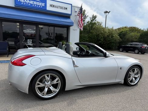 Used 2010 Nissan 370Z Touring w/ Sport Pkg RWD image 29
