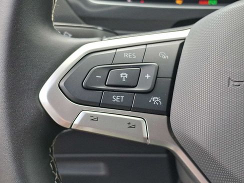 Used 2024 Volkswagen Tiguan SE w/ Panoramic Sunroof Package AWD/4WD image 18