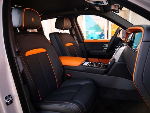 Certified 2025 Rolls-Royce Cullinan AWD/4WD image 29