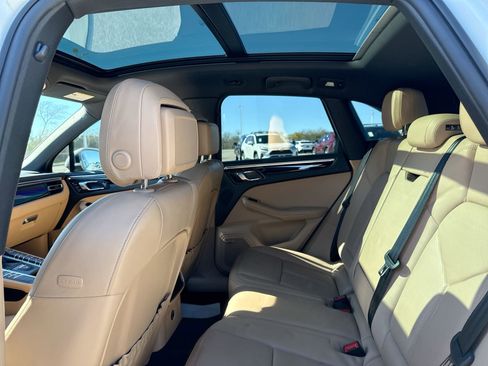 Used 2021 Porsche Macan image 26