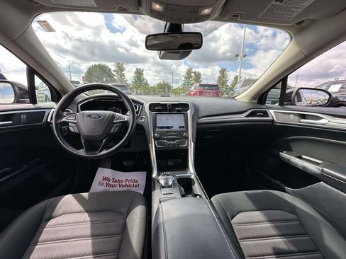 Used 2020 Ford Fusion SE FWD image 13