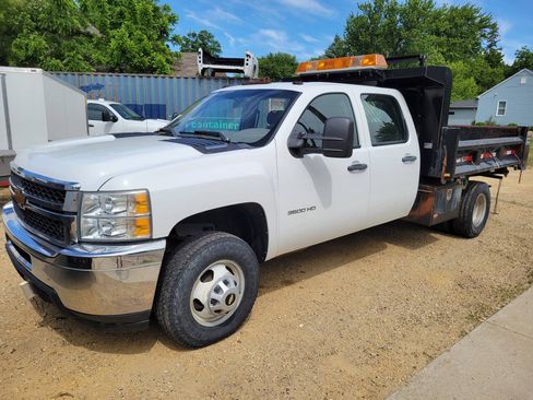 Used 2012 Chevrolet Silverado 3500 W/T RWD image 2